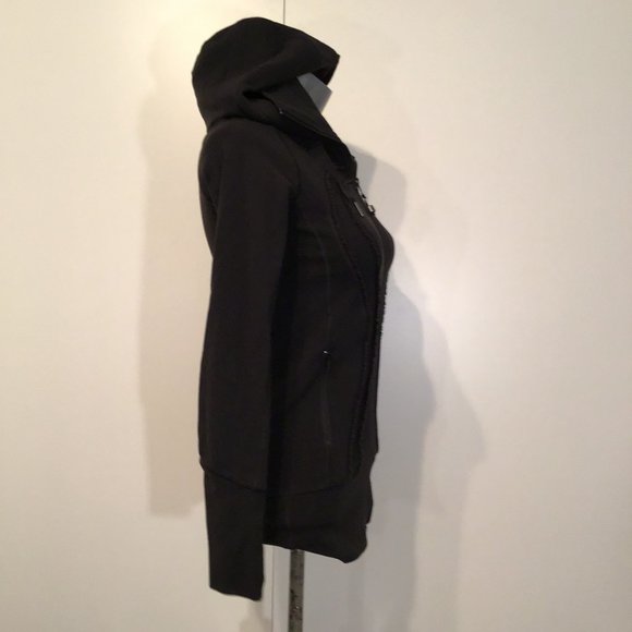 Lululemon Stride Jacket with Ruffle Trim in Black Size 2 - Picture 4 of 12